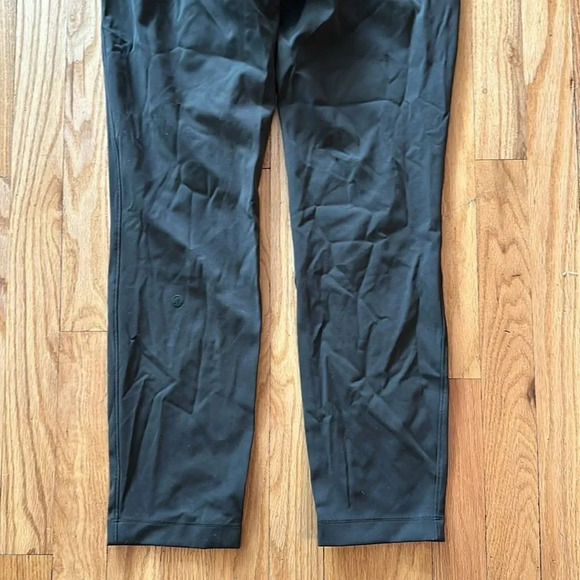 Lululemon sz 2 On The Fly Pant 28" Dark Olive Full-On Luxtreme great pre owned - Picture 6 of 7